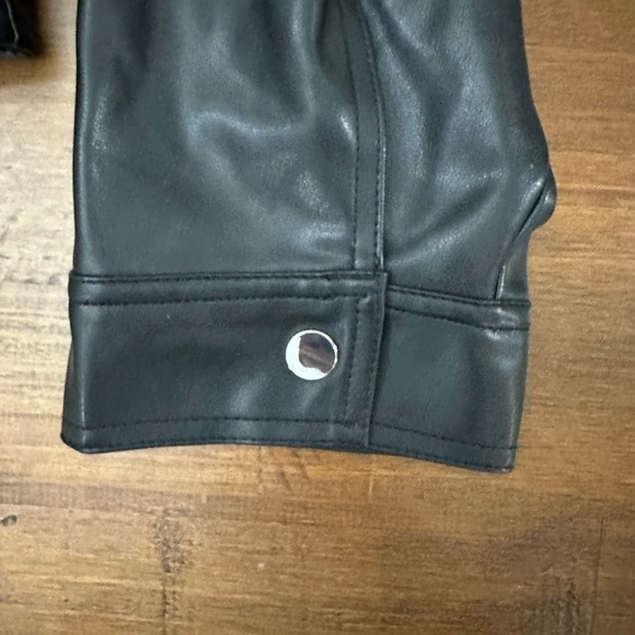 TORRID Sz 2 Soft Black Vegan Faux Leather Cropped Jacket No collar Full Zip EUC - Picture 7 of 11